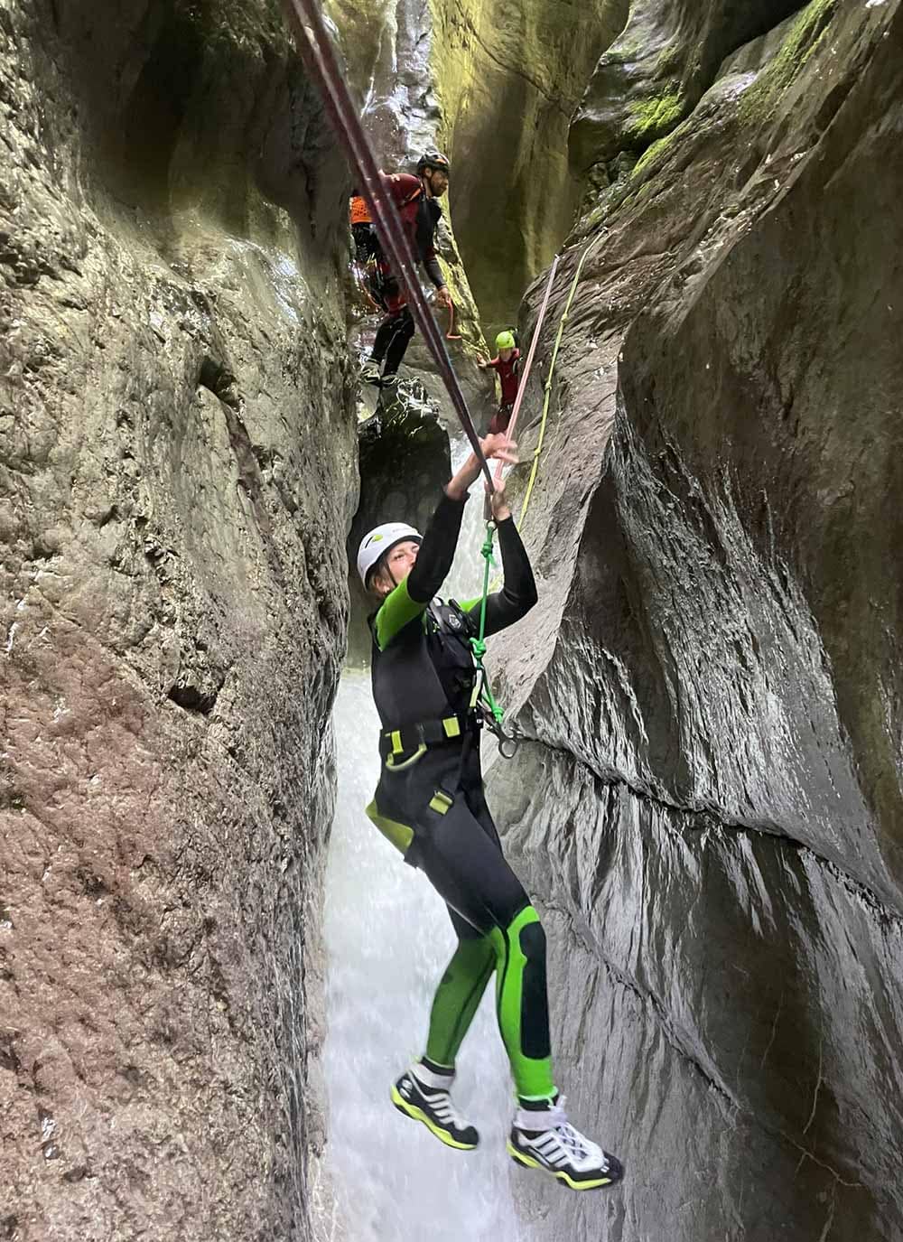 Canyoning Kurs mit Daniel im Canyon